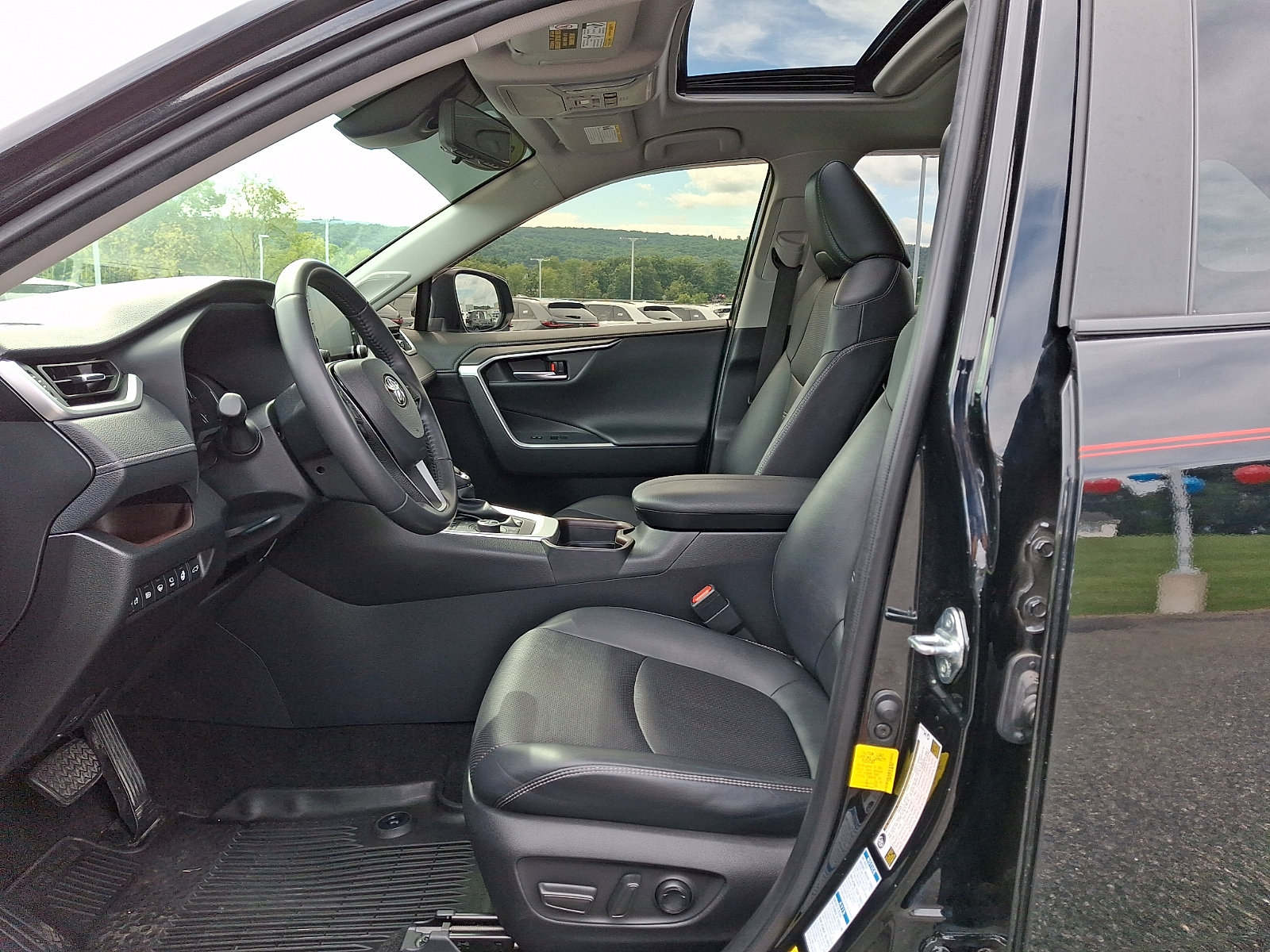 Used 2019 Toyota RAV4 Limited w/ Advanced Technology Package AWD/4WD image 14