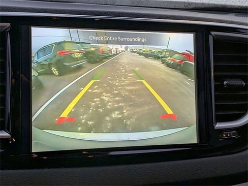 Used 2024 Chrysler Pacifica Touring-L image 21