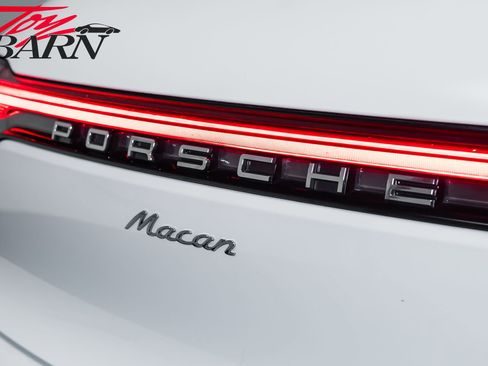 Used 2021 Porsche Macan AWD/4WD image 13