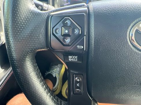 Used 2019 Toyota 4Runner TRD Off-Road AWD/4WD image 41