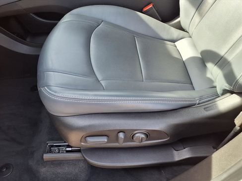 Used 2023 Buick Enclave Essence image 25
