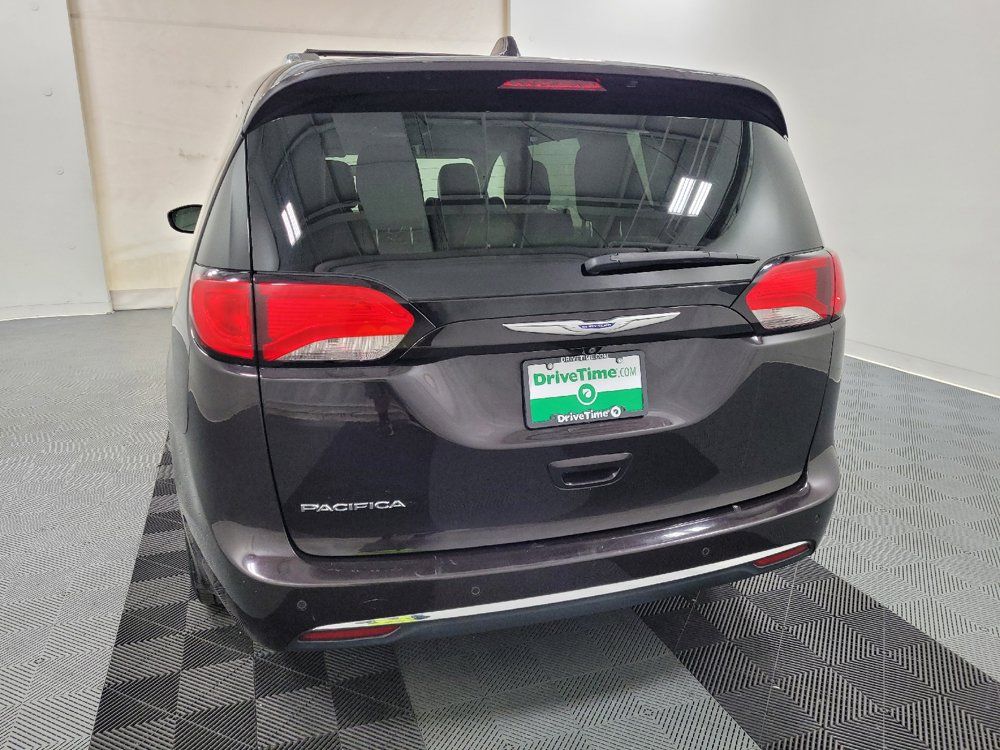 Used 2019 Chrysler Pacifica Touring-L FWD image 6