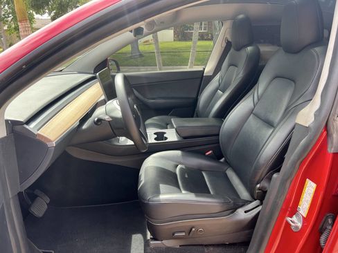 Used 2022 Tesla Model Y Long Range image 12