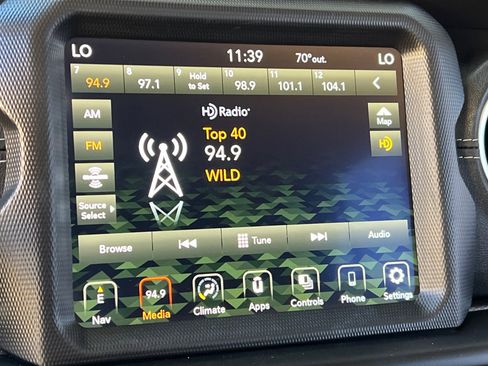 Used 2022 Jeep Wrangler Unlimited Sahara image 18