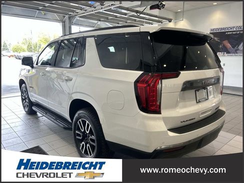 Used 2024 GMC Yukon AT4 w/ Technology Package AWD/4WD image 5