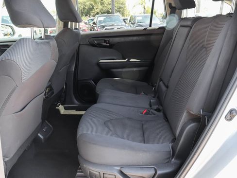 Used 2022 Toyota Highlander LE image 31
