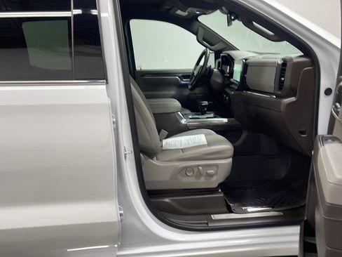Used 2025 Chevrolet Silverado 1500 LTZ AWD/4WD image 21