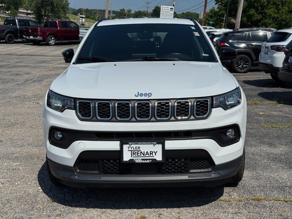 Used 2024 Jeep Compass Latitude AWD/4WD image 9