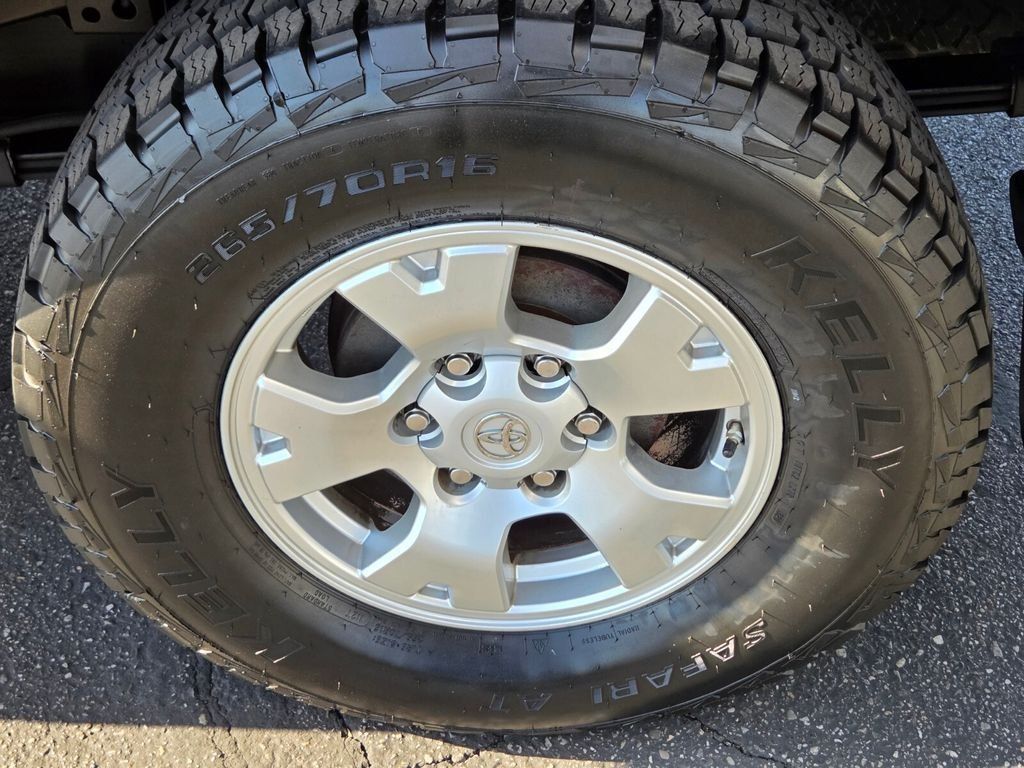 Used 2015 Toyota Tacoma PreRunner w/ TRD Off-Road Package RWD image 11