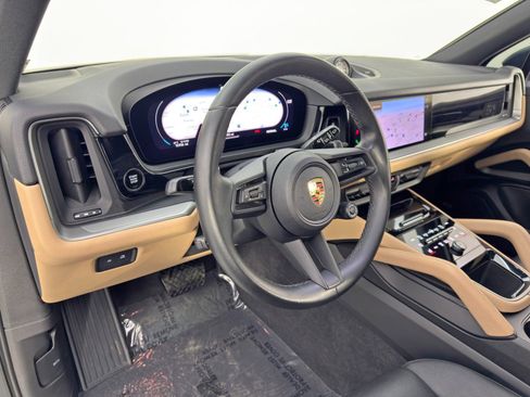 Used 2024 Porsche Cayenne w/ Sport Chrono Package image 14