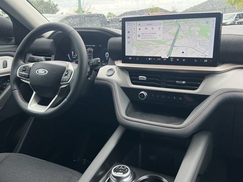 New 2026 Ford Explorer Active RWD image 3