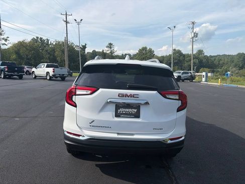 Used 2024 GMC Terrain SLT AWD/4WD image 9
