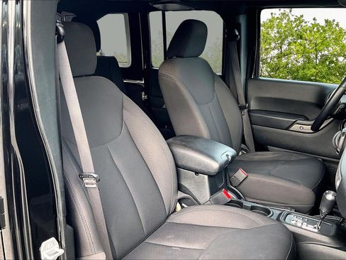 Used 2018 Jeep Wrangler Unlimited Sport w/ Connectivity Group image 7