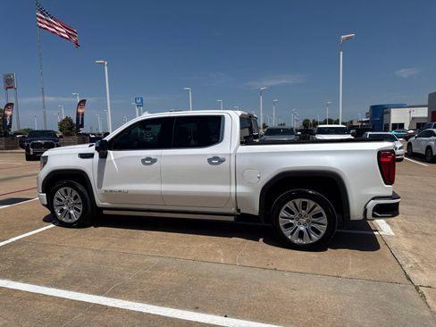 Used 2021 GMC Sierra 1500 Denali w/ Denali Ultimate Package AWD/4WD image 2