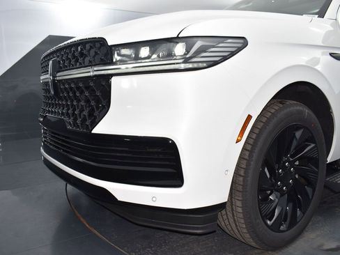 New 2025 Lincoln Navigator L Reserve w/ Jet Appearance Package image 20