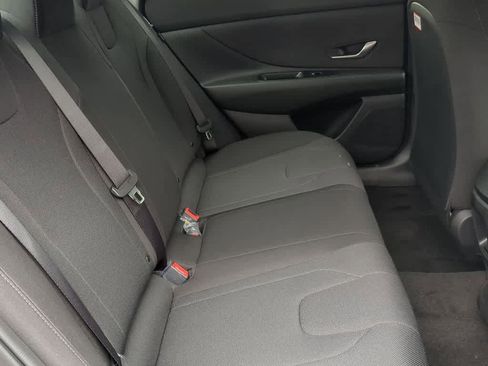 New 2025 Hyundai Elantra SE image 21