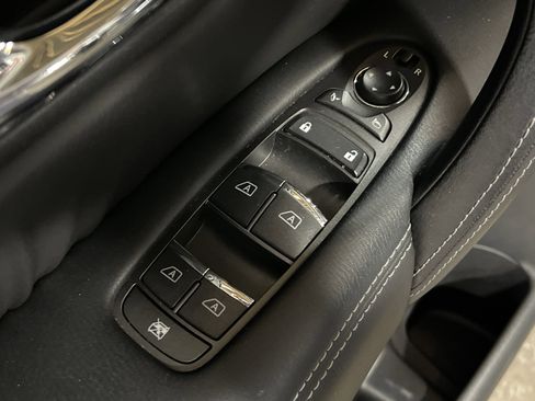 Used 2017 Nissan Armada Platinum w/ Interior Lighting Package image 9