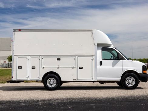 Used 2014 Chevrolet Express 3500 RWD image 8