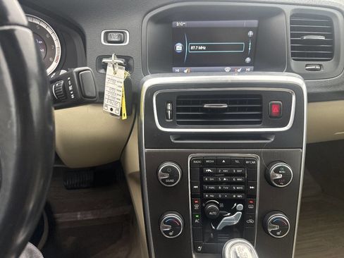 Used 2013 Volvo S60 T5 image 16