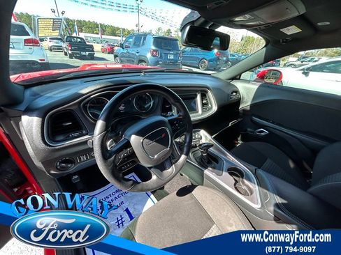 Used 2022 Dodge Challenger GT image 2