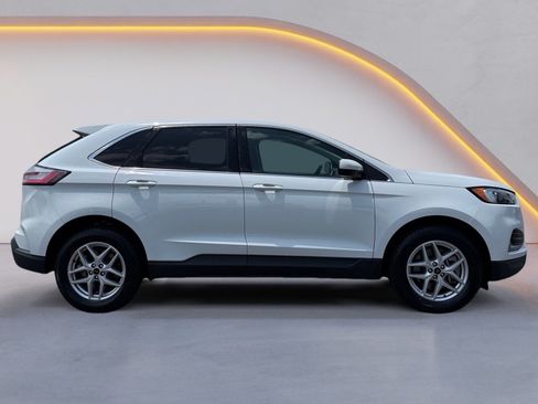 Used 2024 Ford Edge SEL AWD/4WD image 2