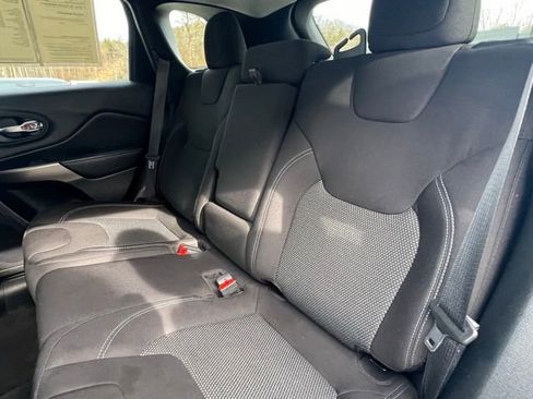 Used 2020 Jeep Cherokee Latitude image 23