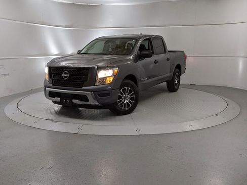 Used 2024 Nissan Titan SV image 6