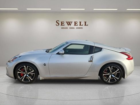 Used 2019 Nissan 370Z Touring Sport RWD image 2