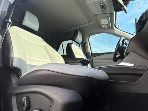 Used 2021 Ford Explorer XLT w/ Equipment Group 202A AWD/4WD image 28