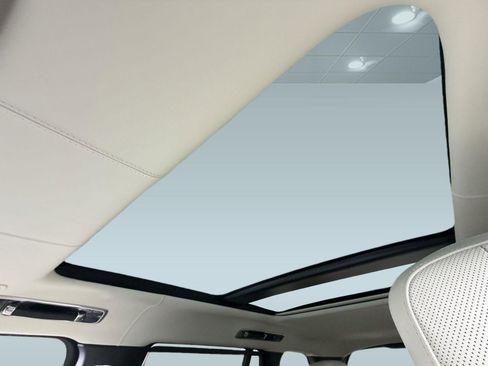 New 2026 Land Rover Range Rover Long Wheelbase Autobiography image 26