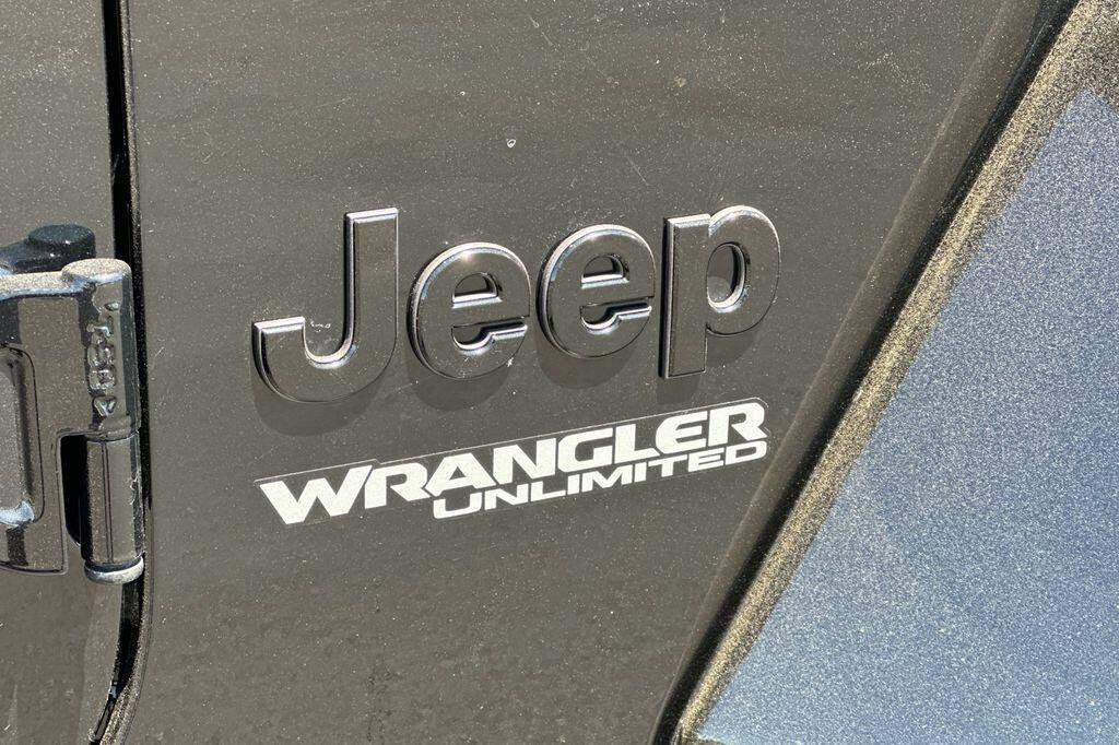 Used 2021 Jeep Wrangler Unlimited Sahara AWD/4WD image 27