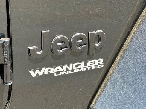 Used 2021 Jeep Wrangler Unlimited Sahara AWD/4WD image 27