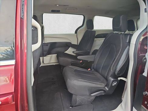 Used 2022 Chrysler Voyager LX FWD image 19
