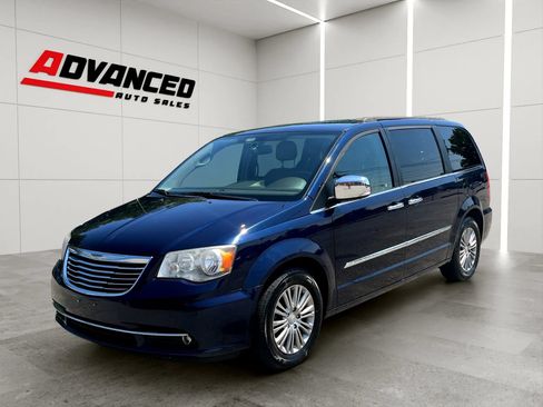 Used 2015 Chrysler Town & Country Touring-L w/ Driver Convenience Group FWD image 2