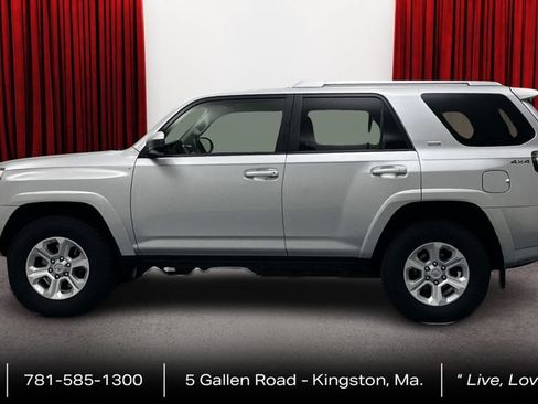 Used 2015 Toyota 4Runner SR5 AWD/4WD image 8