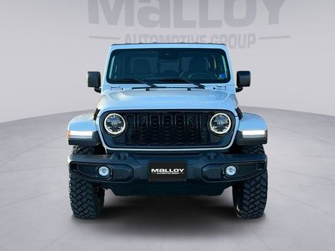 Used 2024 Jeep Gladiator Willys image 8