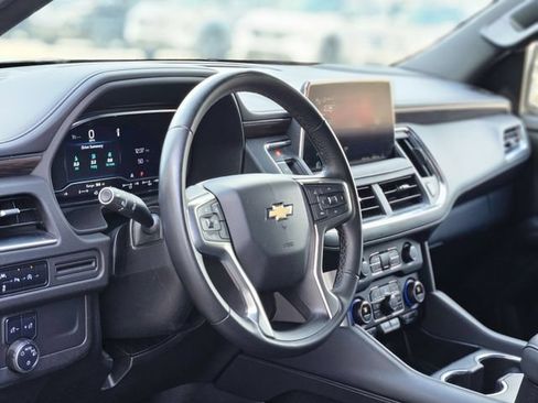 Used 2024 Chevrolet Suburban LT RWD image 12