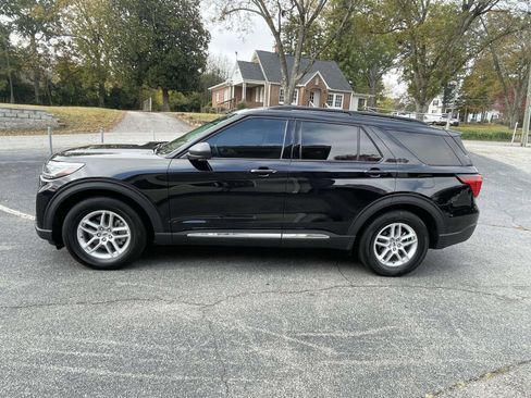 Used 2025 Ford Explorer Active image 3