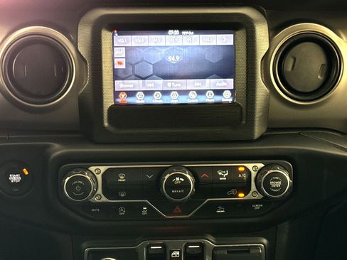 Used 2023 Jeep Wrangler Unlimited Sport AWD/4WD image 18