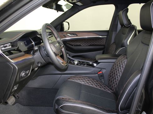 Used 2024 Jeep Grand Cherokee L Summit w/ Advanced Protech Group IV image 25