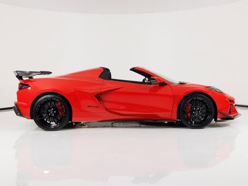 Used 2023 Chevrolet Corvette Z06 w/ Stealth Interior Trim Package RWD image 2