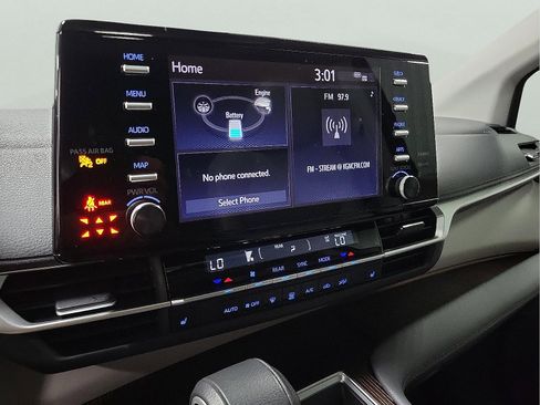 Certified 2024 Toyota Sienna XLE image 17