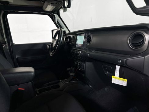 Used 2022 Jeep Gladiator Willys image 27
