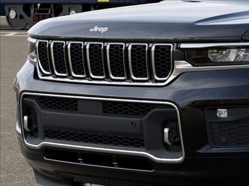 New 2025 Jeep Grand Cherokee Overland w/ Luxury Tech Group IV AWD/4WD image 11