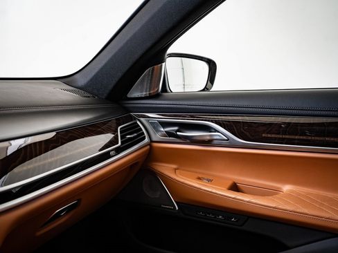 Used 2022 BMW ALPINA B7 xDrive image 40