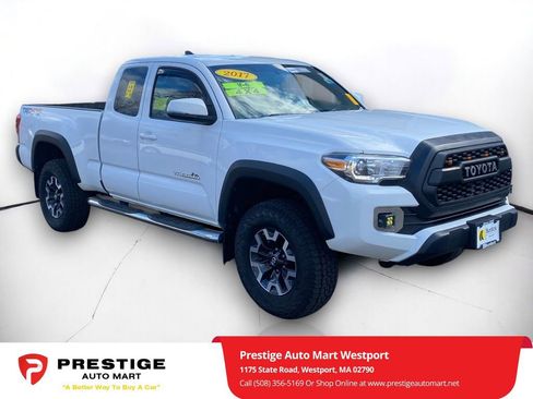 Used 2017 Toyota Tacoma TRD Off-Road image 1