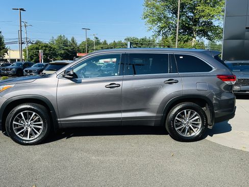Used 2017 Toyota Highlander XLE AWD/4WD image 4