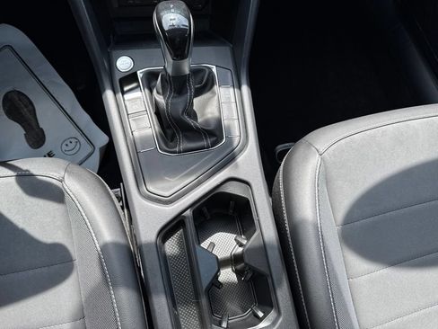 Used 2022 Volkswagen Taos SE w/ Panoramic Sunroof Package FWD image 19