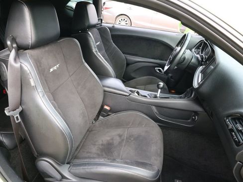 Used 2015 Dodge Challenger SRT w/ Technology Group image 24