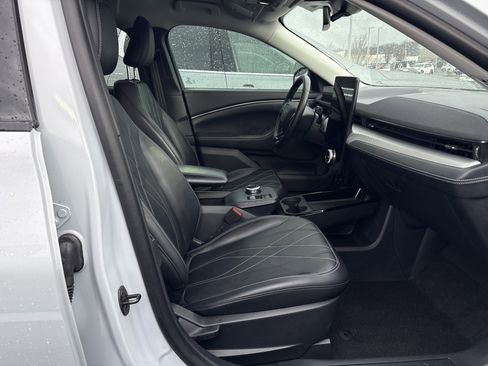 Used 2022 Ford Mustang Mach-E Select image 8